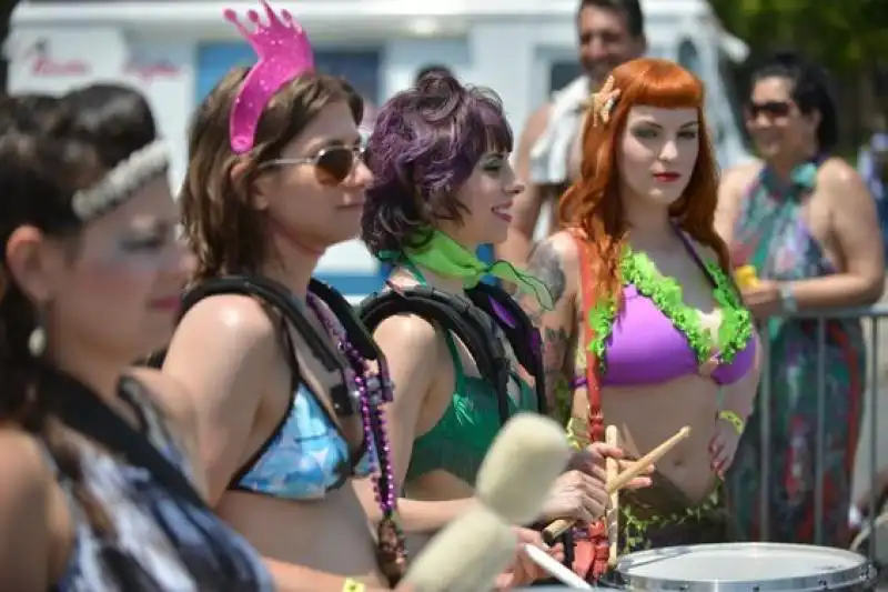 MERMAIDPARADE 