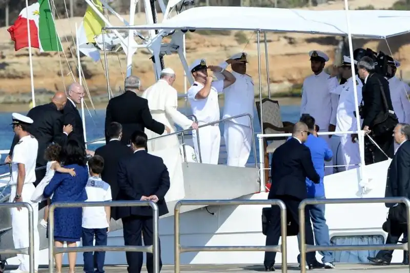 PAPA BERGOGLIO A LAMPEDUSA 