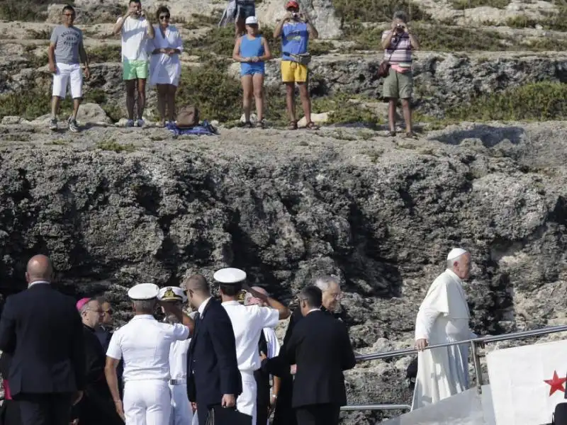 PAPA BERGOGLIO A LAMPEDUSA 