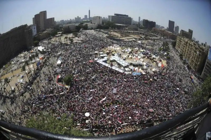 PIAZZA TAHRIR LA PROTESTA CONTRO IL PRESIDENTE MORSI 