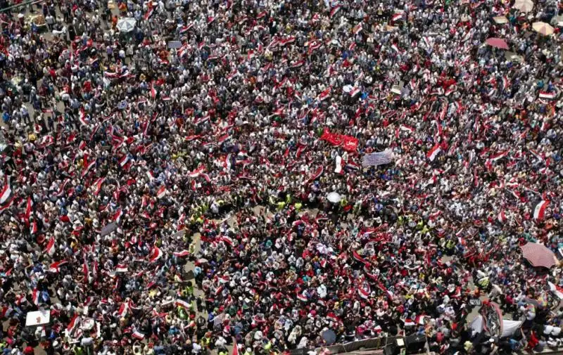 PIAZZA TAHRIR LA PROTESTA CONTRO IL PRESIDENTE MORSI 