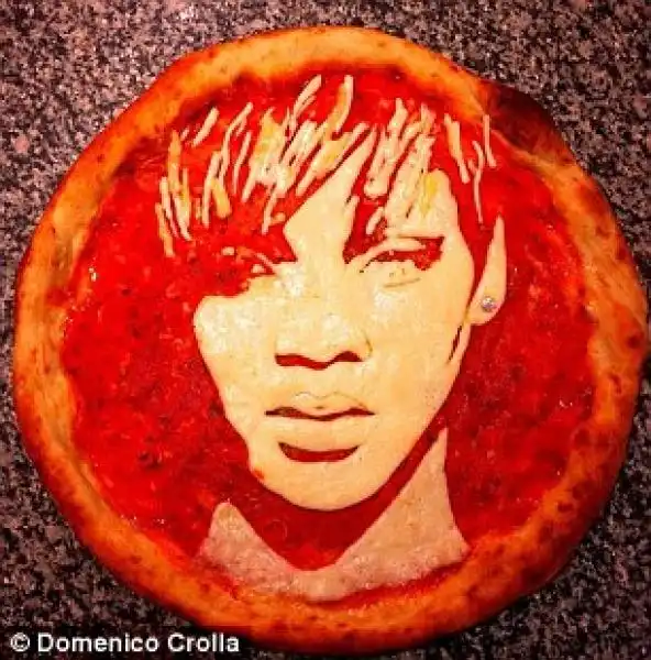 RIHANNA SULLA PIZZA 