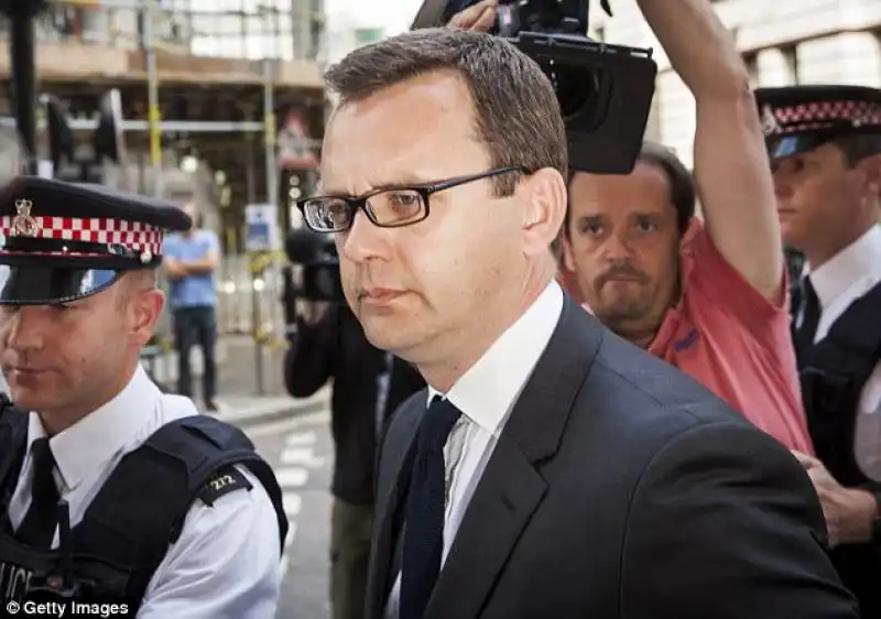 andy coulson alla corte dell old bailey per conoscere la sua condanna