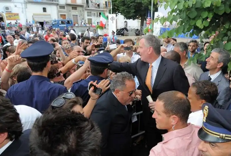 bill de blasio con la famiglia a grassano in basilicata  18