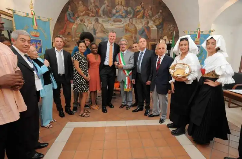 bill de blasio con la famiglia a grassano in basilicata  26