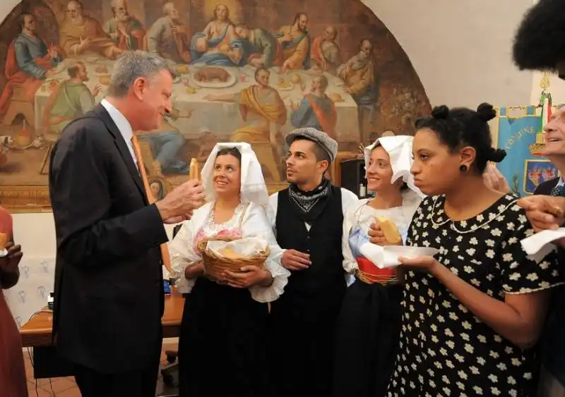 bill de blasio con la famiglia a grassano in basilicata  34