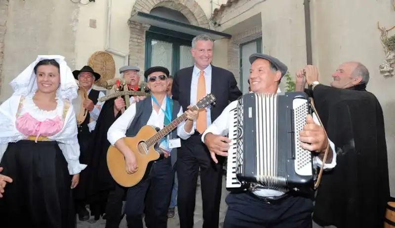 bill de blasio con la famiglia a grassano in basilicata  7