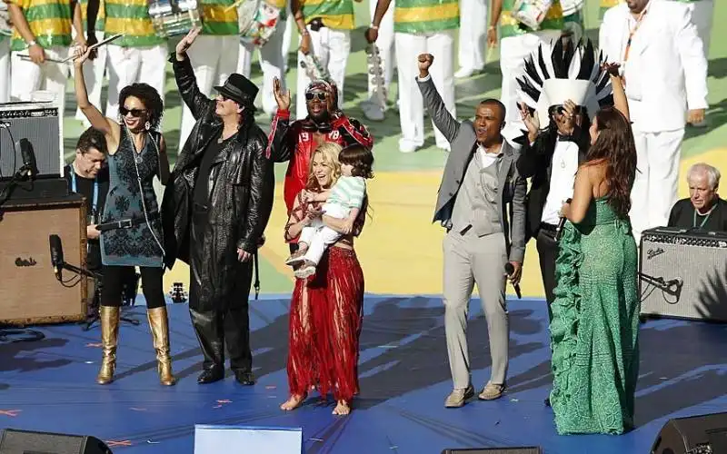 carlos santana, wyclef jean, shakira, alexandre pires, carlinhos brown e ivete sangalo