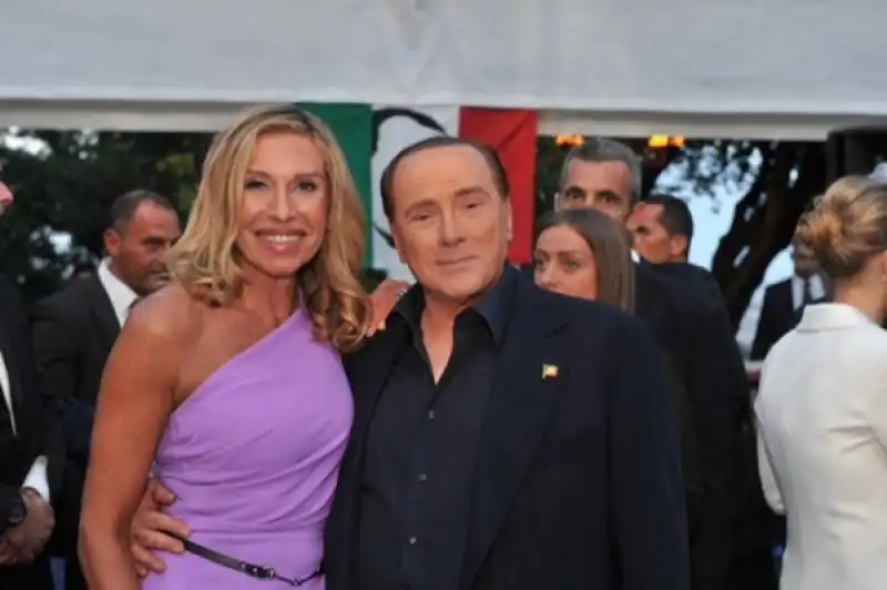 cena fund raising di forza italia   berlusconi e melania rizzoli  