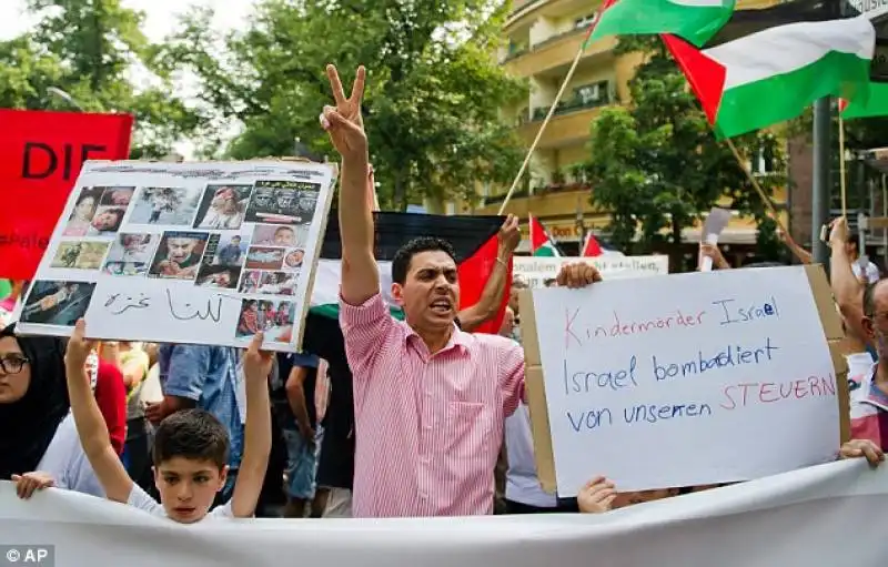 corteo anti israeliano in germania