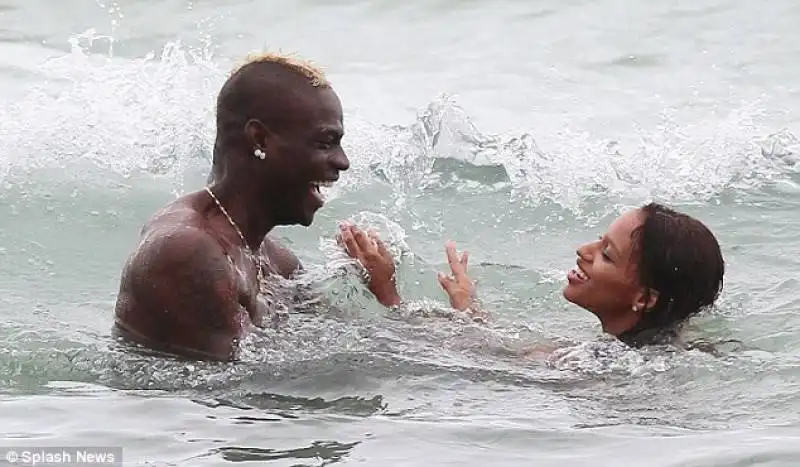 fanny e mario in acqua