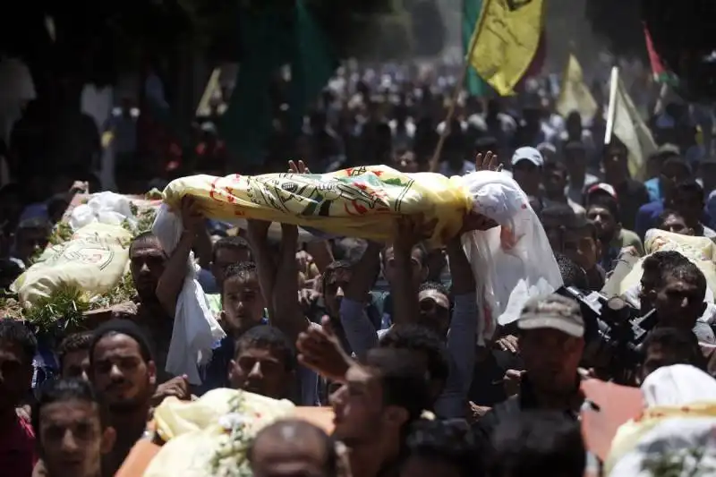 funerale di bambini uccisi a gaza city