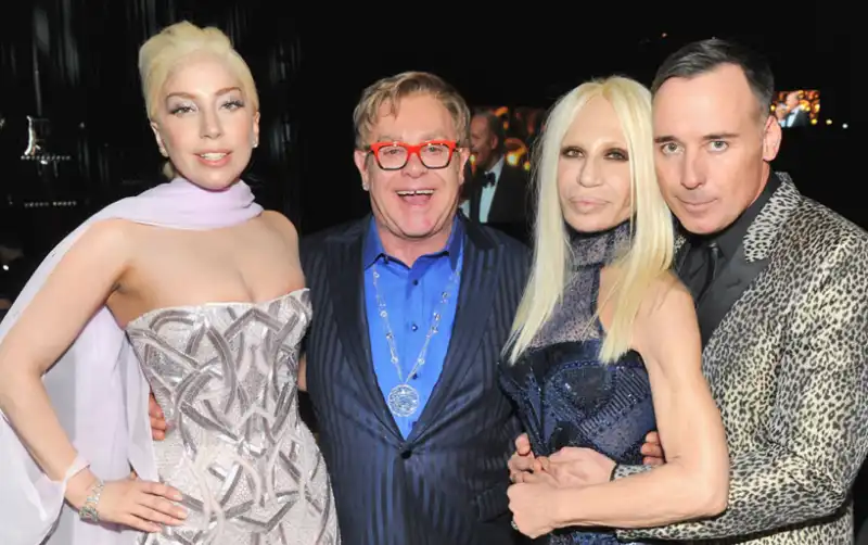 gaga versace elthon e suo marito