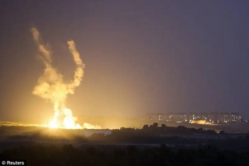 guerra in terra santa   israele invia le truppe di terra 24