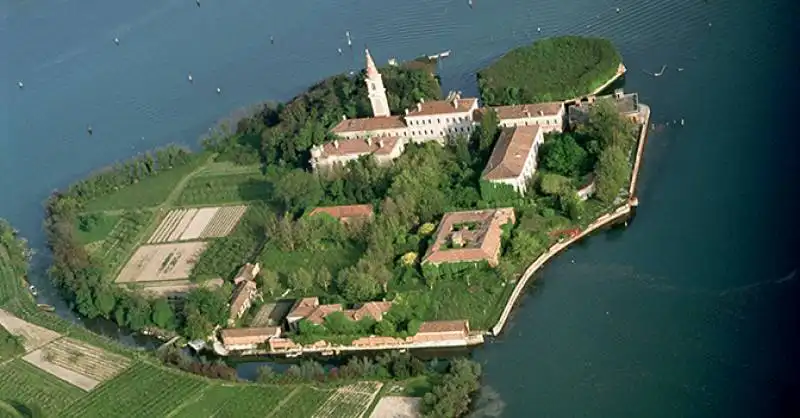 ISOLA POVEGLIA