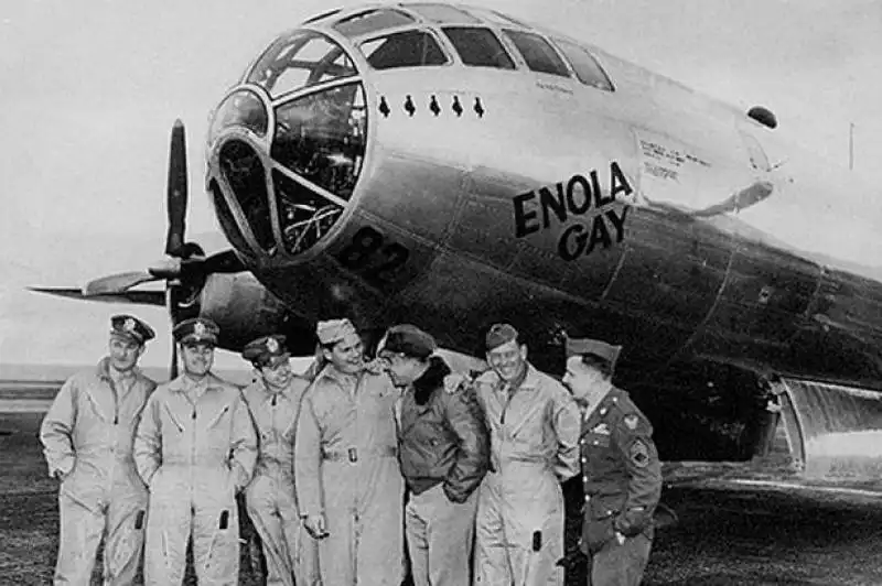 l'equipaggio dell'enola gay