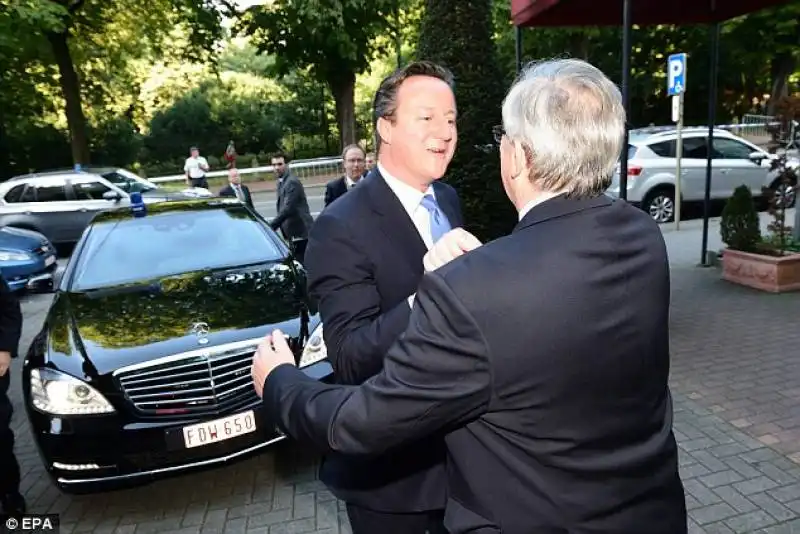 l'incontro tra david cameron e juncker 3