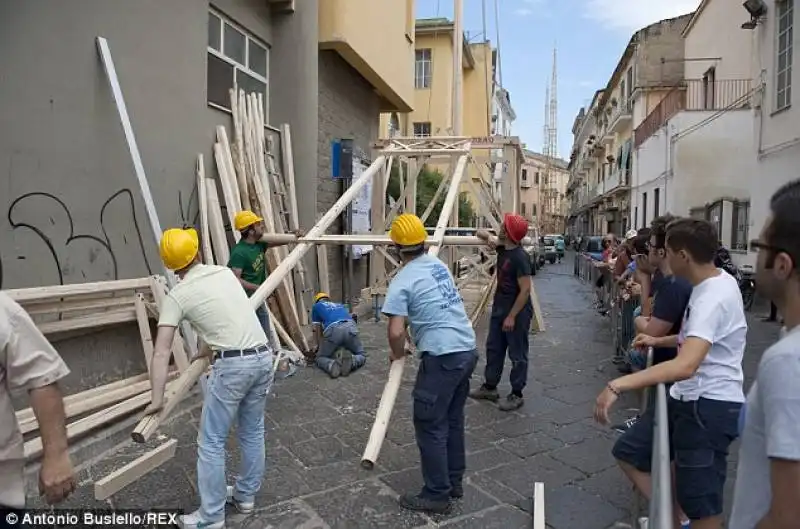 la costruzione di un giglio