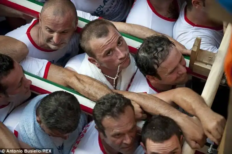 la festa dei gigli dedicata a san paolino