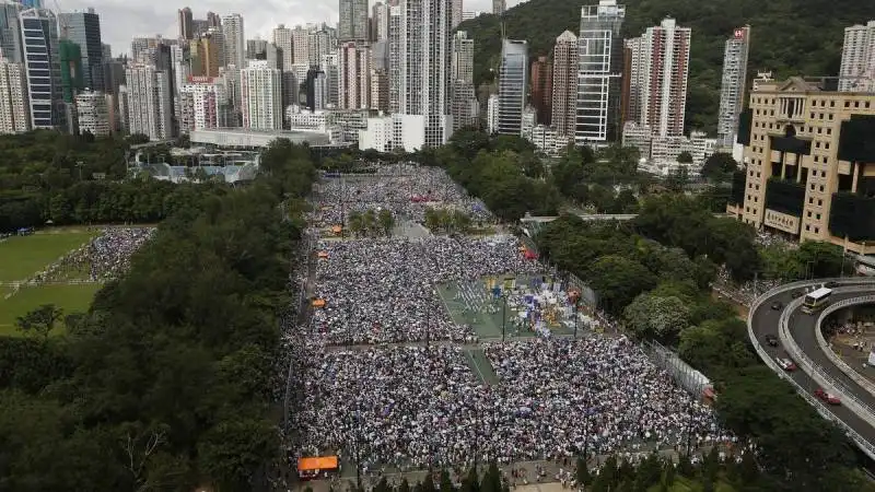 la marcia per la democrazia a hong kong 2