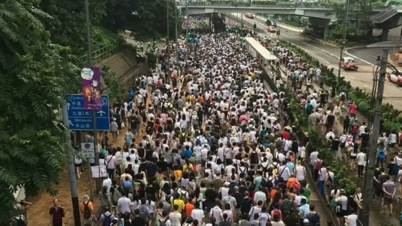 la marcia per la democrazia a hong kong 6