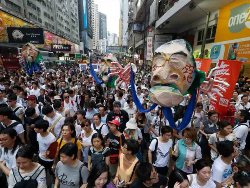 la marcia per la democrazia a hong kong 7