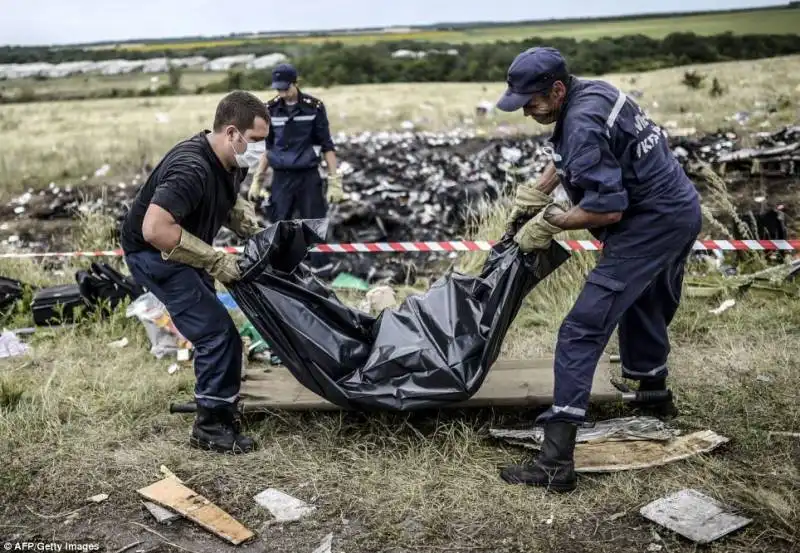 le operazioni di recupero delle vittime del volo mh17 8