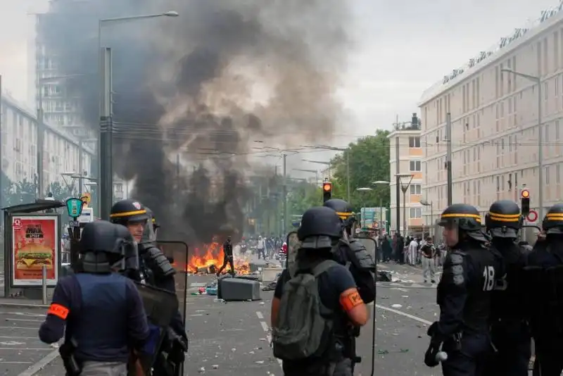 manifestazione anti ebraica in francia  