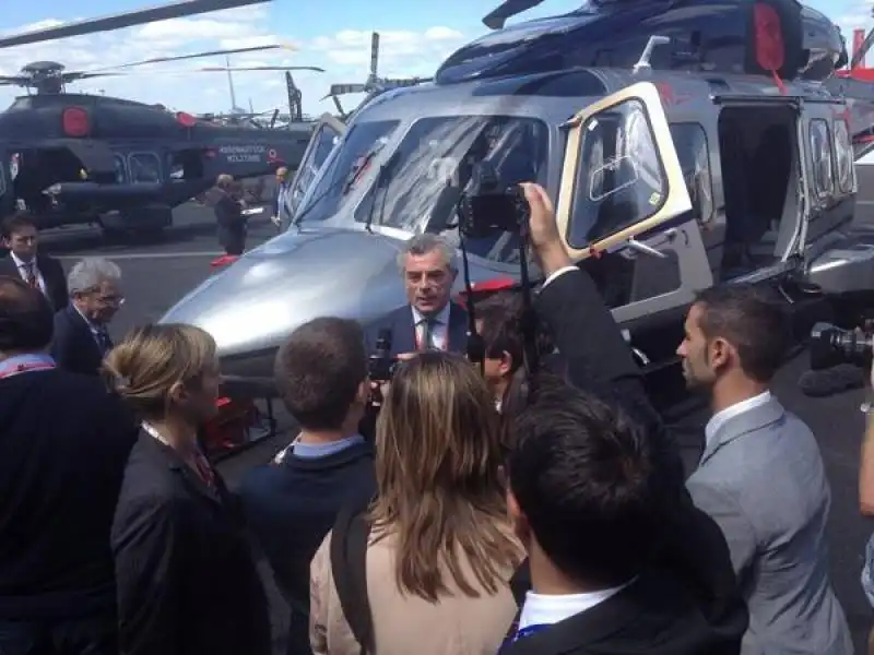 Mauro Moretti al Farnborough Airshow con Finmeccanica