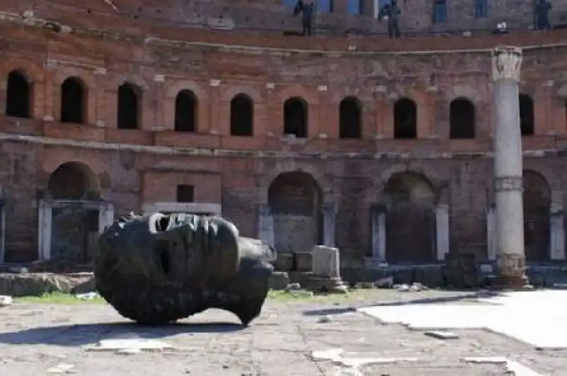 mitoraj ai mercati di traiano roma