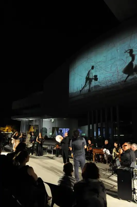 musica live sulla piazza del maxxi (5)