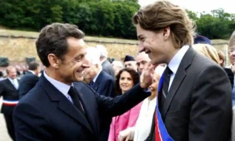 NICOLAS E JEAN SARKOZY 