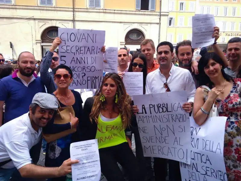 segretari comunali manifestano davanti a montecitorio