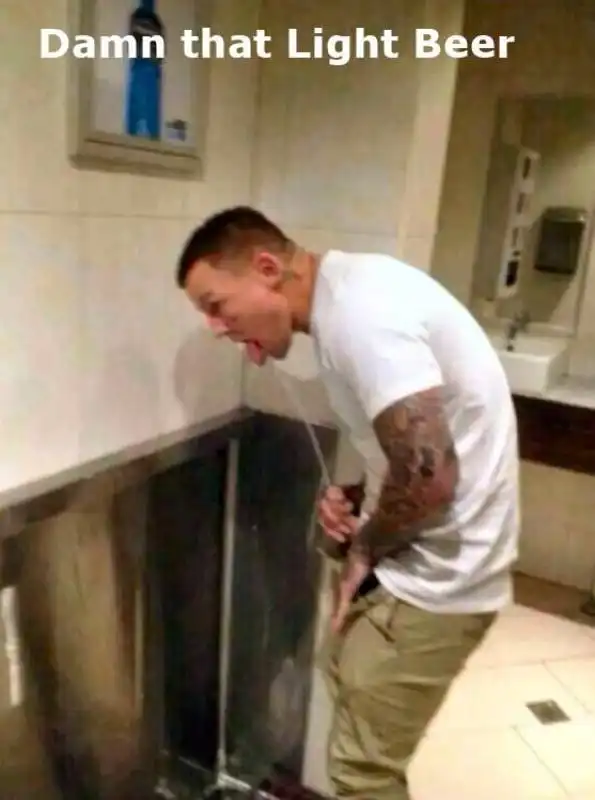 todd carney che si urina in bocca