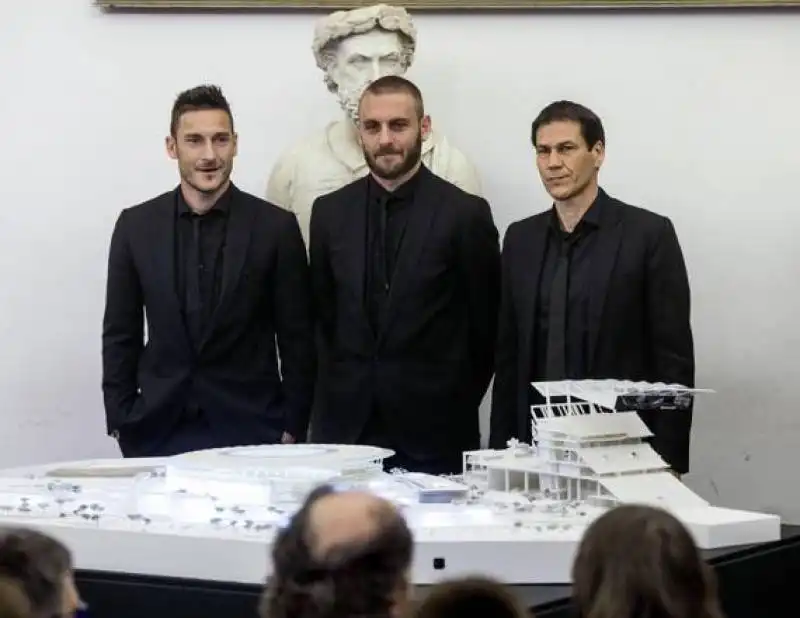 Totti-De-Rossi-Garcia alla presentazione dello stadio della roma a tor di valle