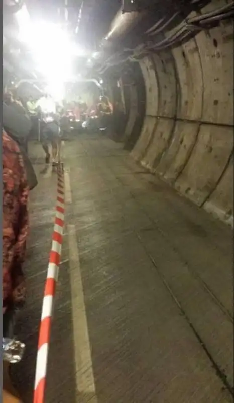 tunnel nella manica   guasto al treno  7