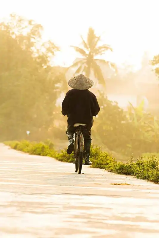 al lavoro in bicicletta