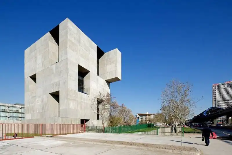 alejandro aravena elemental . innovation center uc anacleto angelini . santiago de chile 3 