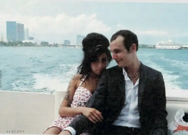 AMY WINEHOUSE E BLAKE FIELDER 