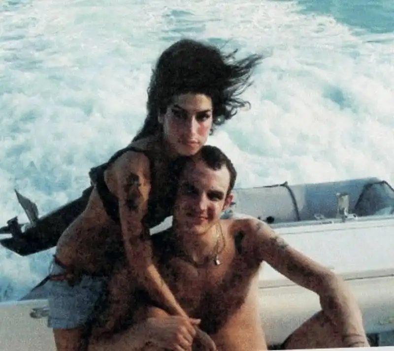 AMY WINEHOUSE E BLAKE FIELDER    