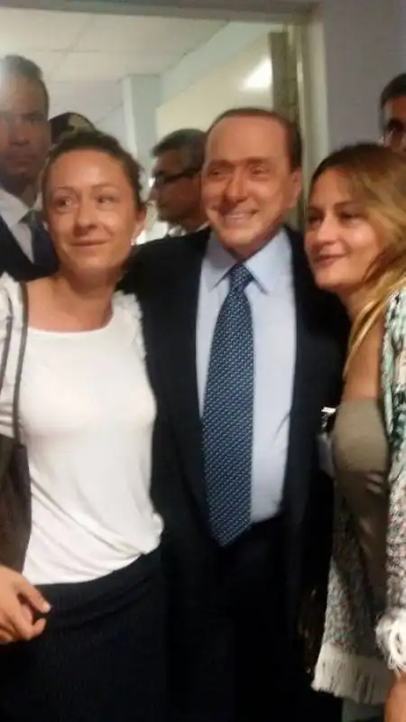 berlusconi a bari con fanS