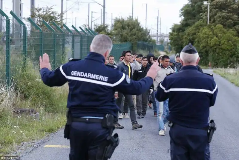 calais clandestini in transito  11