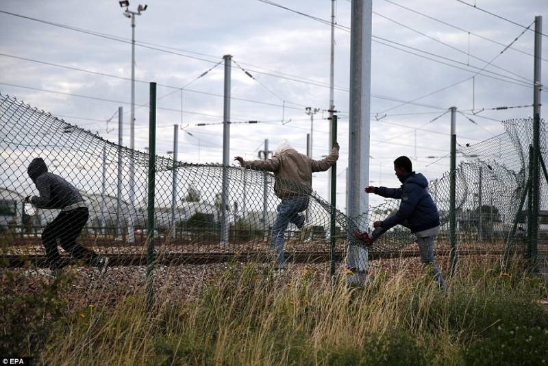 calais clandestini in transito 14