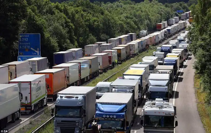 calais clandestini in transito  7