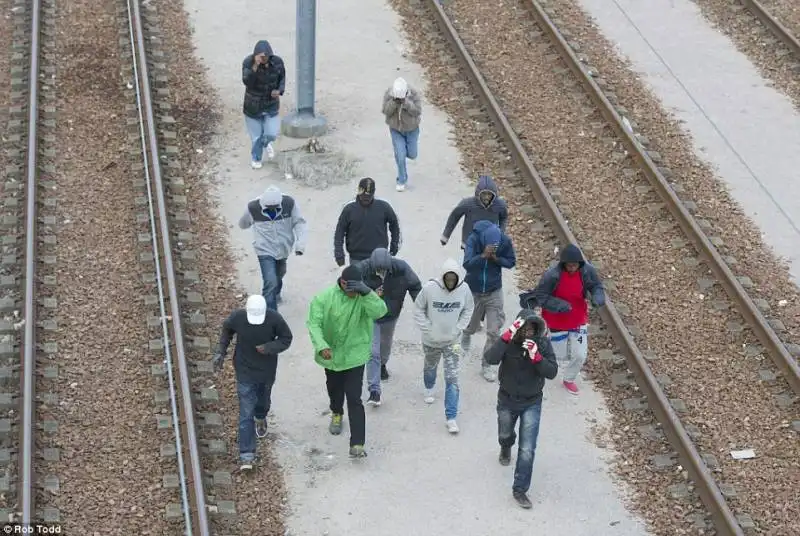 calais clandestini in transito  9