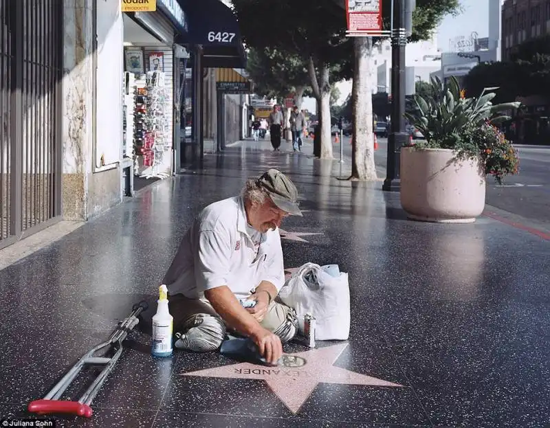 clochard lustra le stelle di hollywood