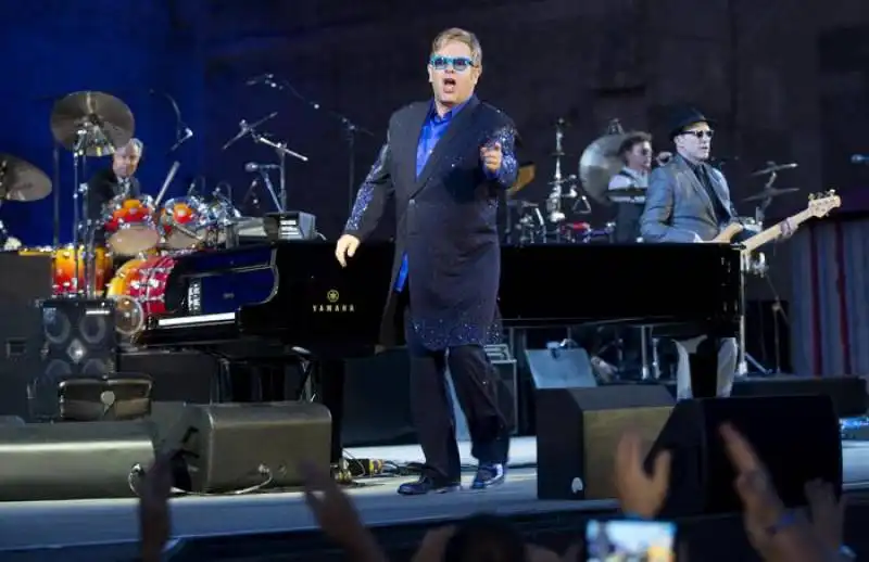 elton john in concerto alle terme di caracalla  423aebf2