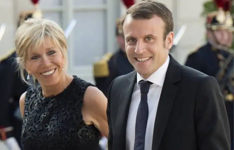 EMMANUEL MACRON BRIGITTE TROGNEUX