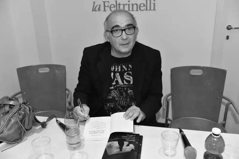 giancarlo dotto autografa il libro presentato