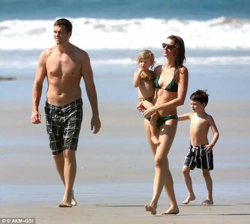 gisele bundchen con tom brady e figli 